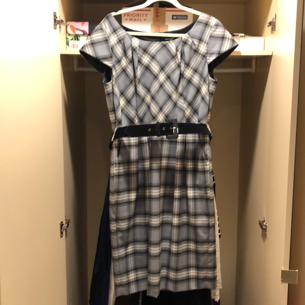 Tahari Dress cap sleeve grey plaid size 14